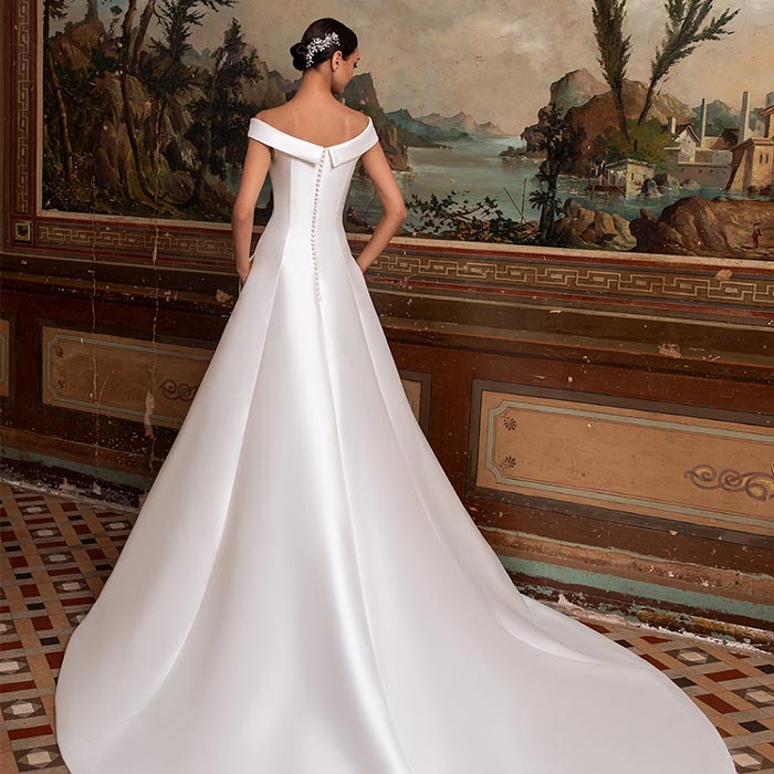 wedding_dress_72 نُکاتی برای انتخاب بهترین لباس عروس برای فرم های مختلف بدن