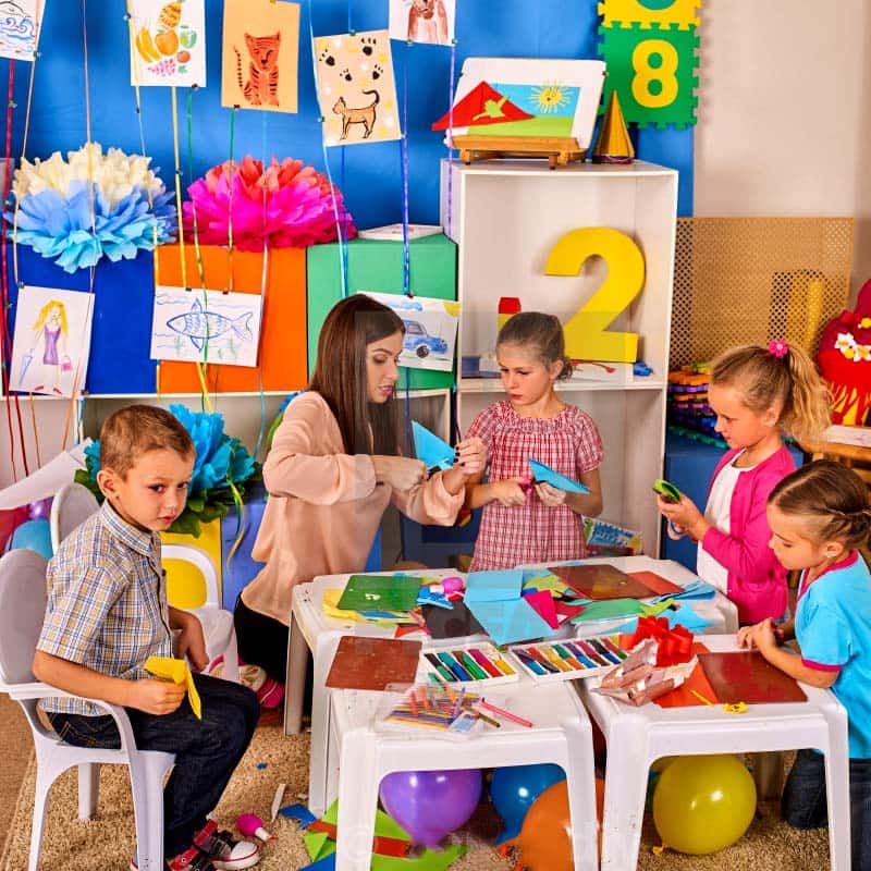 دکوراسیون مهدکودک تزیین مهد کودک با کاغذ رنگی
