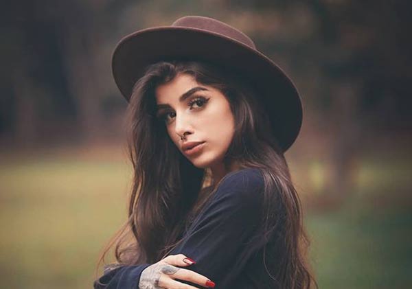 ژست با کلاه کپ