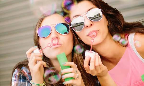 ایده های جذاب و نکات کاربردی برای ژست عکاسی با رفیق ژست عکاسی با رفیق