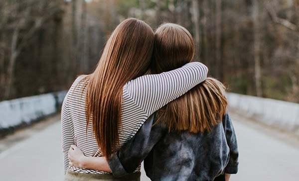 ایده های جذاب و نکات کاربردی برای ژست عکاسی با رفیق ژست عکاسی با دوست