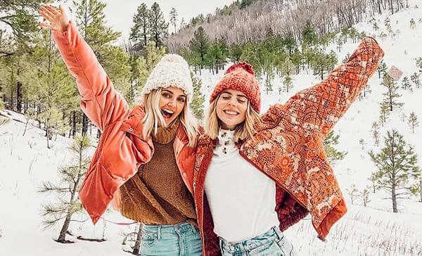 ایده های جذاب و نکات کاربردی برای ژست عکاسی با رفیق ژست عکاسی با دوست