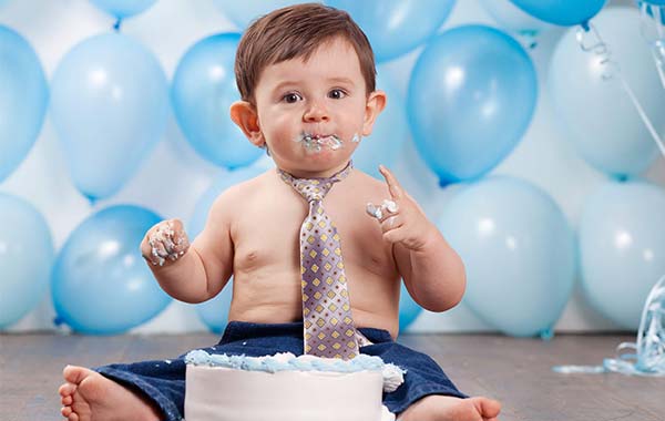 بهترین ایده های عکس تولد ژست عکس تولد با شمع
