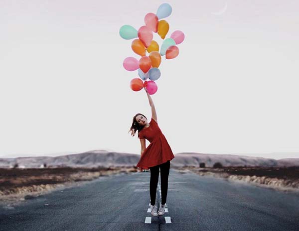 ایده های عکاسی با بادکنک با ژست های جذاب ژست عکاسی با بادکنک در طبیعت