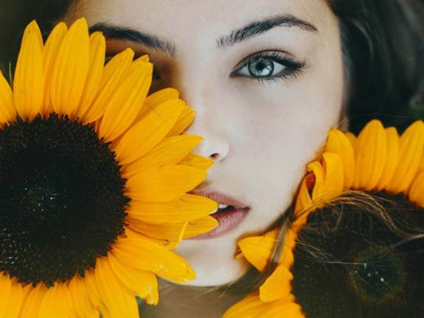 ژست عکس با گل خواستگاری