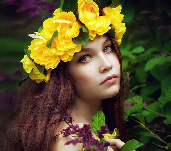 ژست عکاسی دخترانه با دسته گل