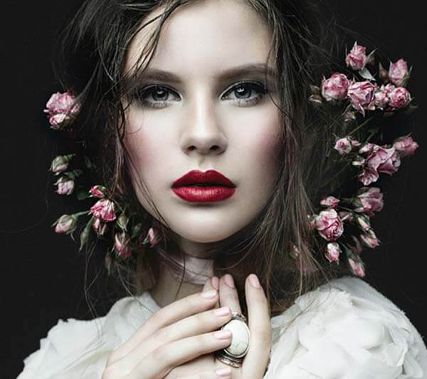 ژست عکاسی با دسته گل رز