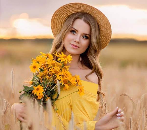ژست عکاسی با دسته گل رز
