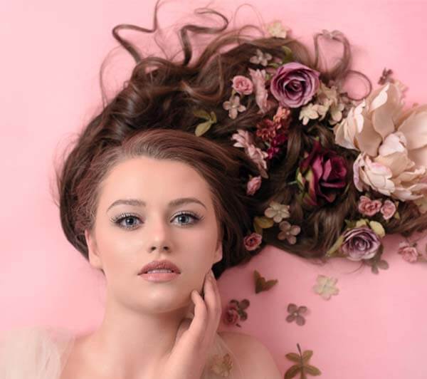 ژست عکاسی با دسته گل محمدی
