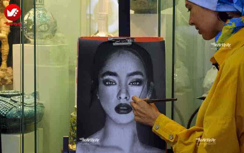 نقاشی چهره با سیاه قلم