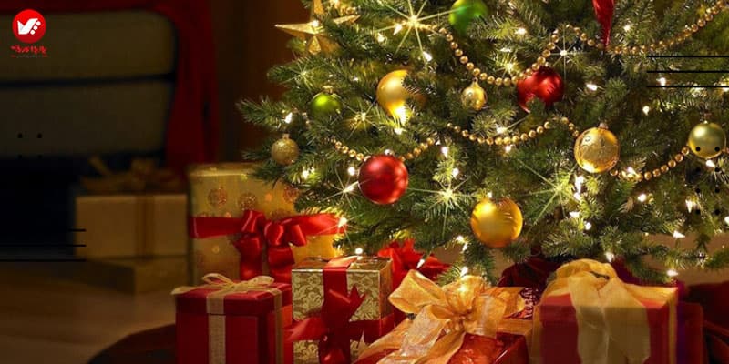 توپ های رنگی برای تزئین درخت کریسمس